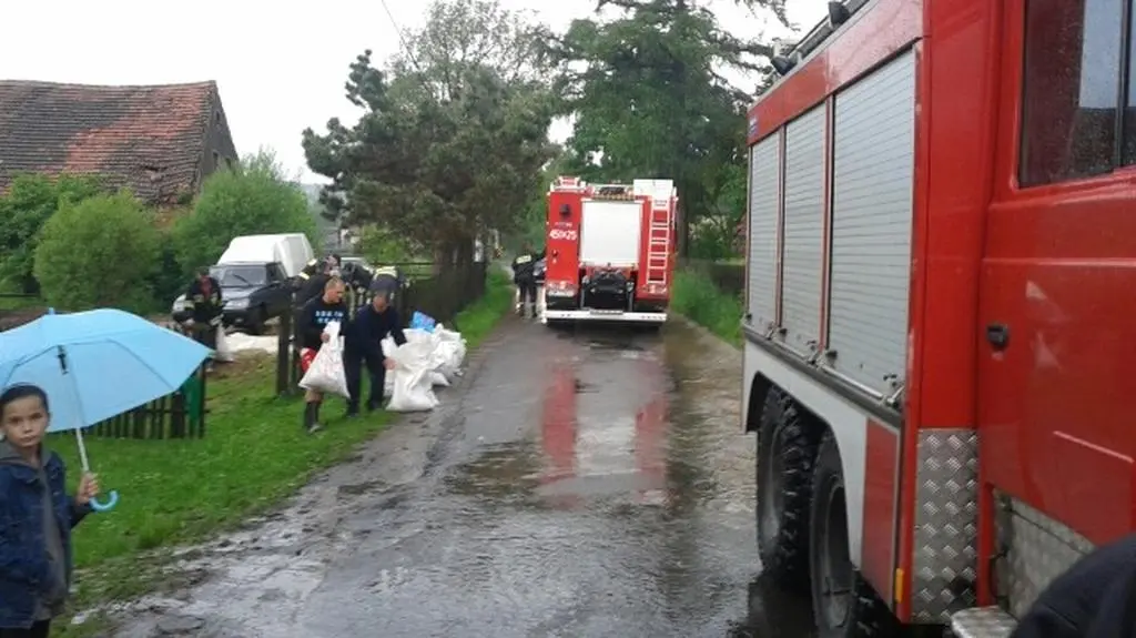 Zalane domy, zerwany asfalt. Nawałnice na Dolnym Śląsku