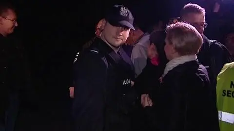 Zamieszanie przed cmentarzem