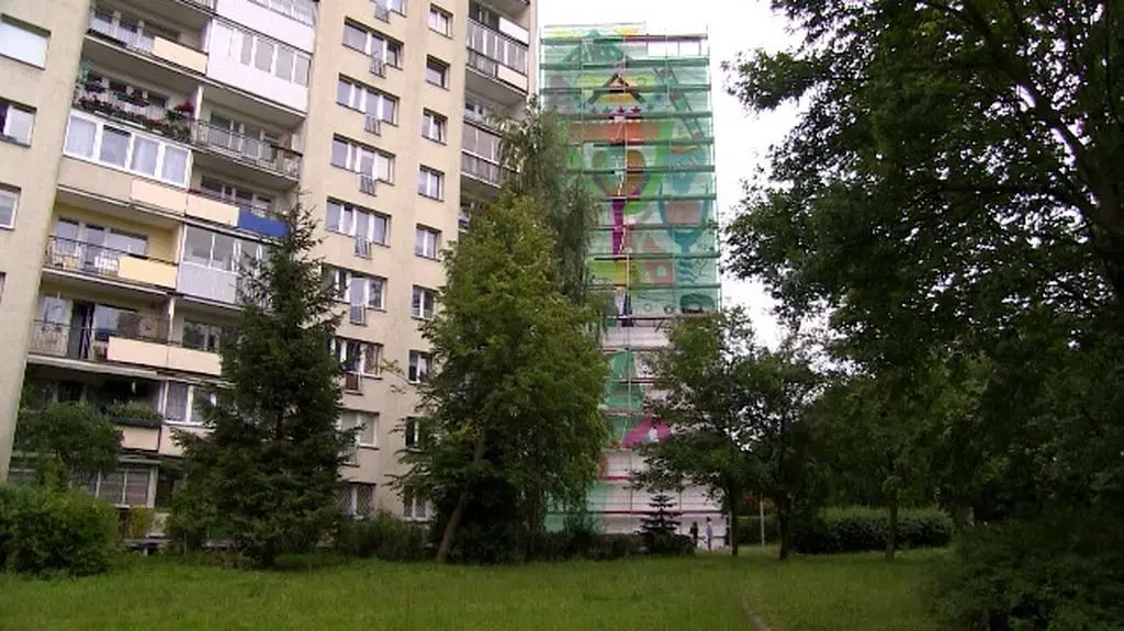 Zaspa nabiera kolorów