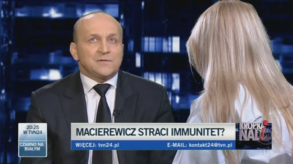 Zdaniem byłego premiera Macierewicz powinien sam zrzec się immunitetu (TVN24)
