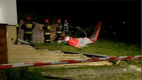 Zginęli pilot i pasażer motolotni. Uderzyli w ścianę domu