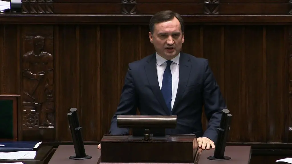 Ziobro: bezprawne kwestionowanie statusu sędziów 