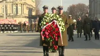 Złożenie wieńców na płycie Grobu Nieznanego Żołnierza