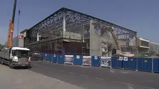 Znika w mgnieniu oka. Poznańskie targi burzą 40-letni pawilon