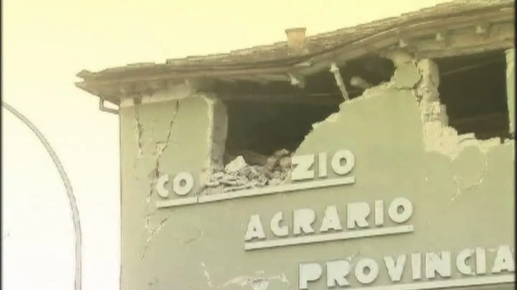Zniszczenia w rejonie Abruzji (TVN24)