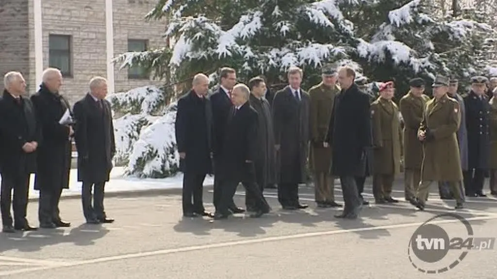 Zobacz jak prezydent omija Niesiołowskiego