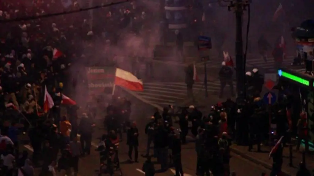 Zobacz starcia chuliganów z policją od środka