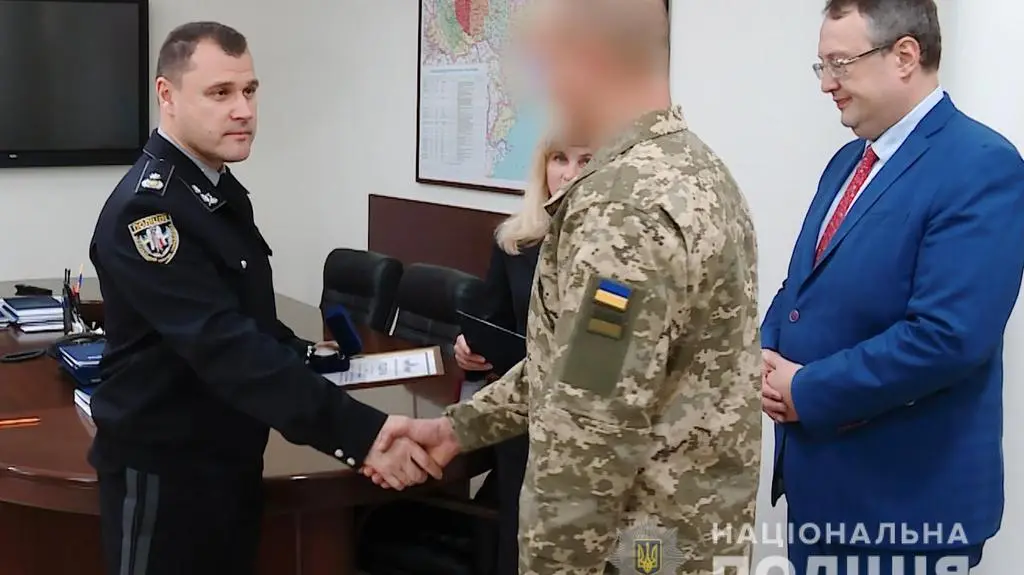 Żołnierz, który uratował psa, otrzymał nagrodę 