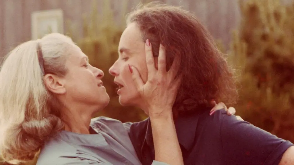 Zwiastun filmu " Edie & Thea: A Very Long Engagement"
