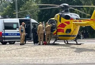 Wózek z dzieckiem stoczył się w kierunku ulicy. Chłopiec wypadł na chodnik