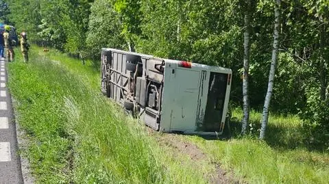 Wypadek autobusu wycieczkowego. Pięcioro dzieci trafiło do szpitala 