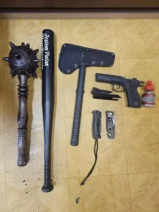 Policja odnalazła w mieszkaniu cały arsenał