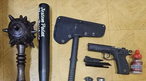 Policja odnalazła w mieszkaniu cały arsenał