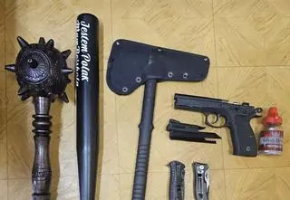 Miał przystawić nóż do gardła, później strzelał w okna. To znaleźli w jego mieszkaniu