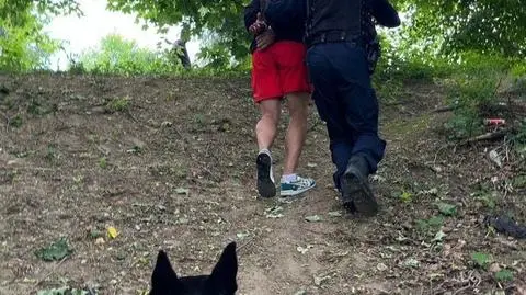 Mężczyznę wytropił w krzakach policyjny pies