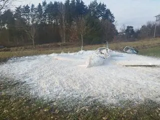 Awionetka została zabezpieczona pianą gaśniczą