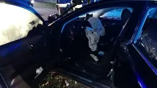 Fragmenty pojazdu zostały rozrzucone w promieniu kilkudziesięciu metrów