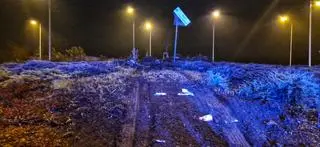 Kierowca ciężarówki uszkodził rondo i odjechał