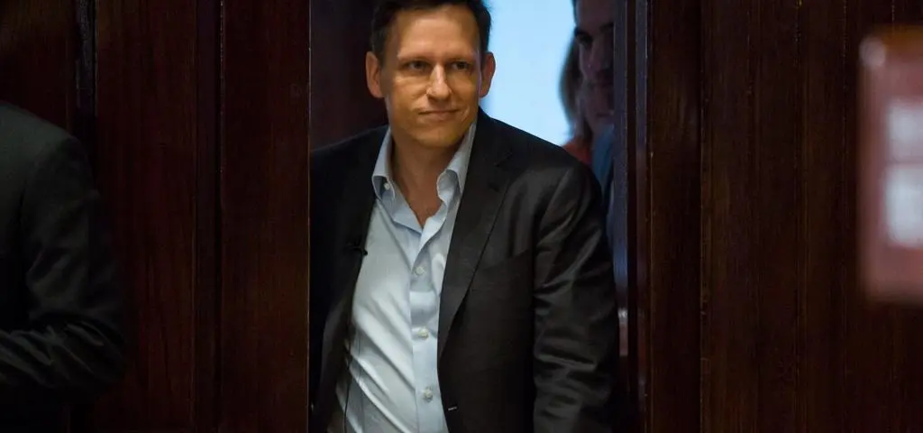 Pozwolił Zuckerbergowi stanąć na nogi, uratował Muska. Kim jest szara eminencja Doliny Krzemowej?