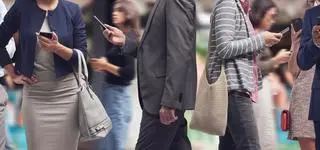 Podsłuchują, śledzą, zbierają dane. Co o tobie wie twój telefon?