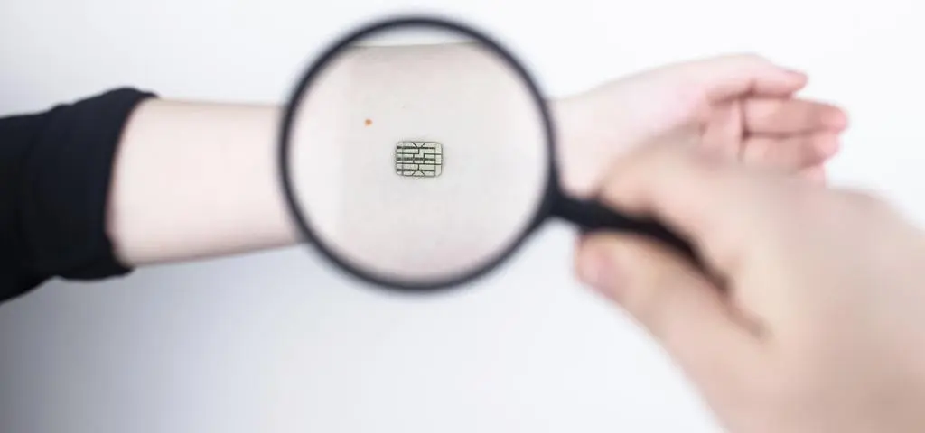 Technologia pod skórą. Dlaczego mężczyźni chcą się "zhakować" bardziej niż kobiety?