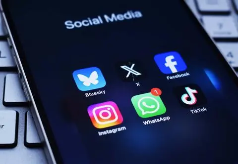 Boty, algorytmy, erotyka. Koniec social mediów, jakie znamy?