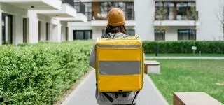 "Zaślepienie krótkoterminowym zyskiem". Czym jest i czym grozi praca platformowa?