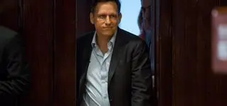 Pozwolił Zuckerbergowi stanąć na nogi, uratował Muska. Kim jest szara eminencja Doliny Krzemowej?