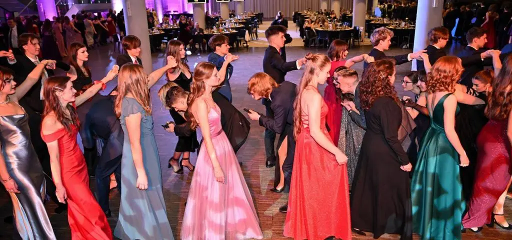 Cokolwiek założą, jest źle. Ubrania nastolatków rozgrzewają internet