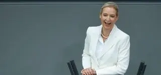 "Związana z migrantką, wychowuje dwójkę dzieci, żyją w Szwajcarii". Paradoks liderki AfD