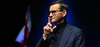 "Harcerze" Morawieckiego, "zakopywane pieniądze pod Warszawą" i "złoto w słoikach"  