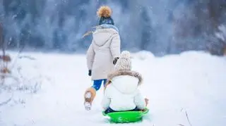 Awantura o założenie czapki, zgubione zabawki i "mamo, nudzę się"