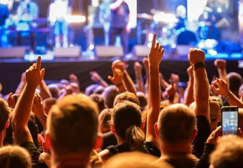 Ty wydajesz 100 złotych na koncert, a ile zostaje w kieszeni muzyka? 
