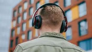 Z czipu do mózgu. Muzycy bez szans w starciu z AI