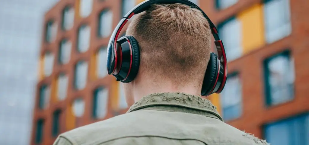 Z czipu do mózgu. Muzycy bez szans w starciu z AI