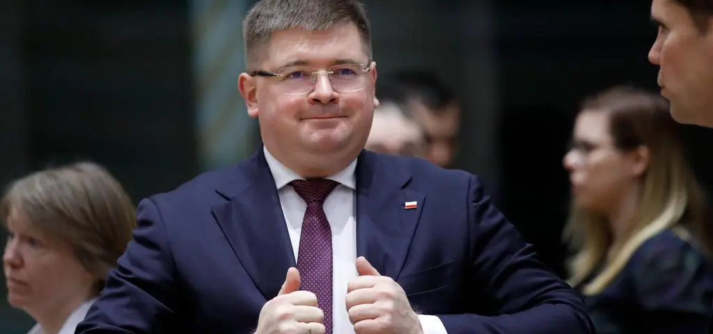 11 tysięcy na rękę to "degradacja finansowa"?. Dla tego posła tak