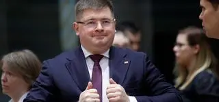 11 tysięcy na rękę to "degradacja finansowa"?. Dla tego posła tak