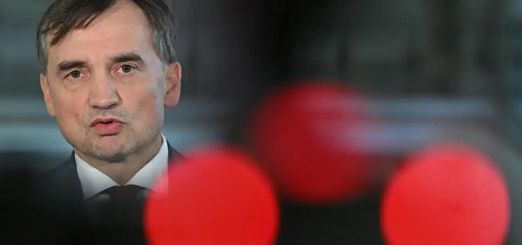 Co leci szybciej: czas czy Ziobro do Orbana?