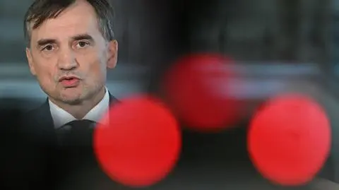 Co leci szybciej: czas czy Ziobro do Orbana?