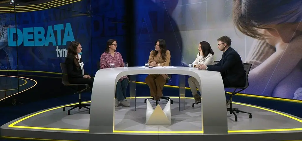 Młodzi pozostawieni sami sobie? "Rodzic już nie pokazuje świata, robi to internet"