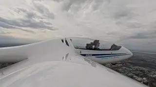 "To są mikro ruchy". Tak wygląda lot szybowcem