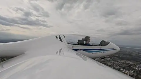 "To są mikro ruchy". Tak wygląda lot szybowcem