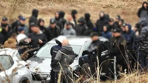 Dwustu kiboli i policjant na rowerze. Jak zakończyła się ustawka, która nawet się nie rozpoczęła?