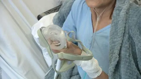 Nie mogą opuścić szpitali. Lekarze alarmują, NFZ nie widzi problemu