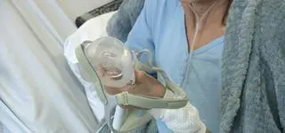 Nie mogą opuścić szpitali. Lekarze alarmują, NFZ nie widzi problemu