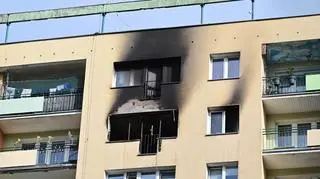 Ogień w bloku w Szczecinie. Trzygodzinna akcja strażaków i tragiczny finał