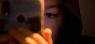 Uczniowie wygenerowali nagie zdjęcie koleżanki i wrzucili je do sieci