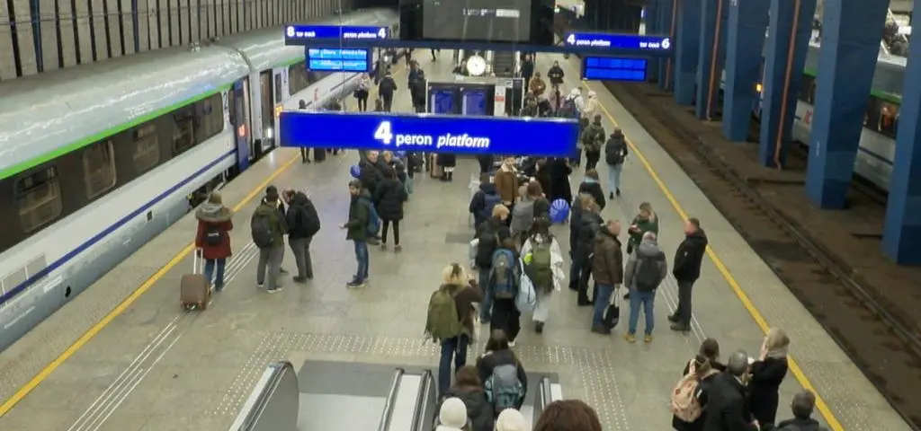 Oglądaj dłuższe "Fakty" w TVN24+