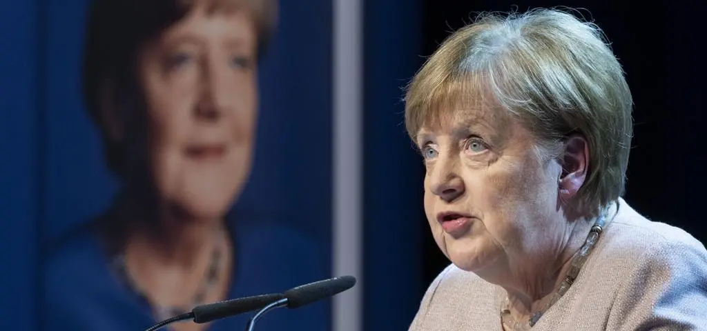 "Strategiczny błąd" Merkel. "Historia jest przeciwko niej"