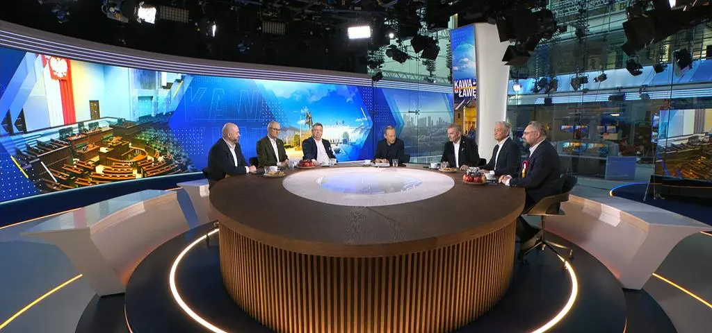 "Prezydent robi sobie misia z kibolem". Biedroń: są pewne granice